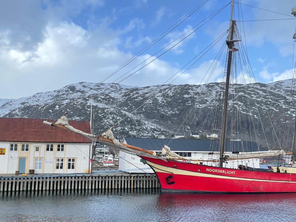 1. Etg I Dampskipsbrygga, Lodingen Havn Екстериор снимка