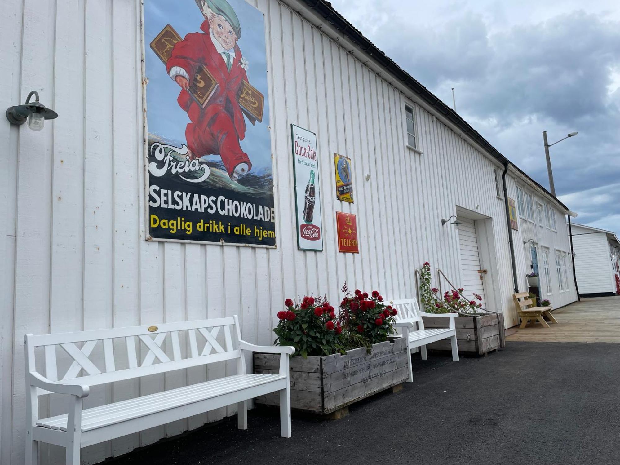 1. Etg I Dampskipsbrygga, Lodingen Havn Екстериор снимка