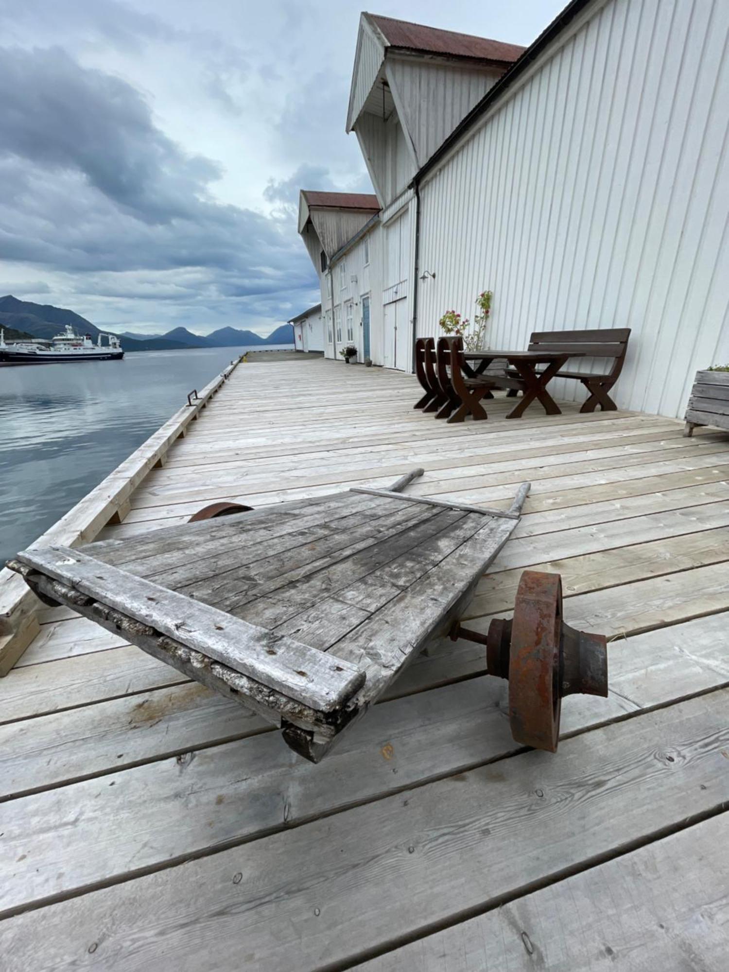 1. Etg I Dampskipsbrygga, Lodingen Havn Екстериор снимка