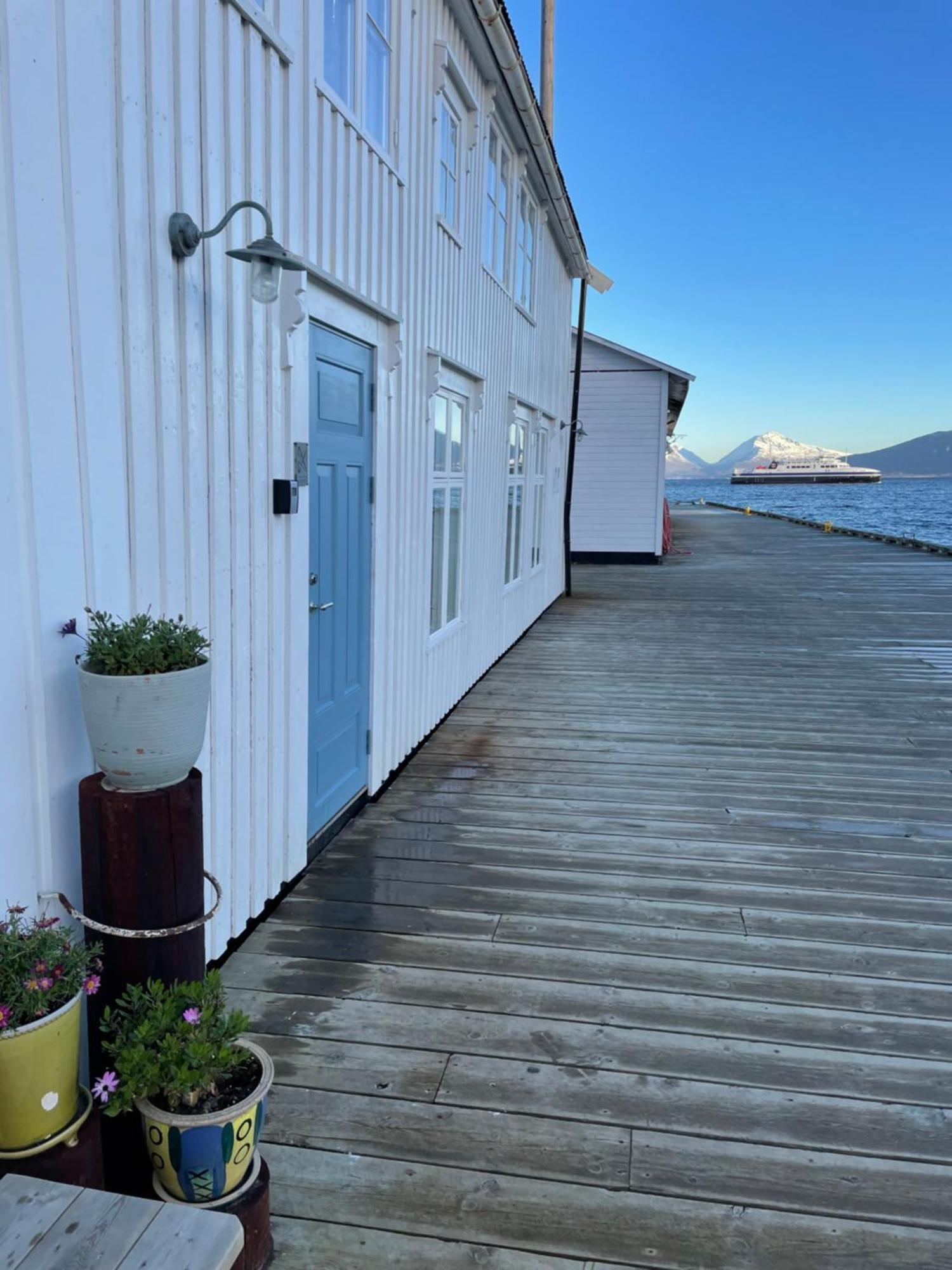 1. Etg I Dampskipsbrygga, Lodingen Havn Екстериор снимка